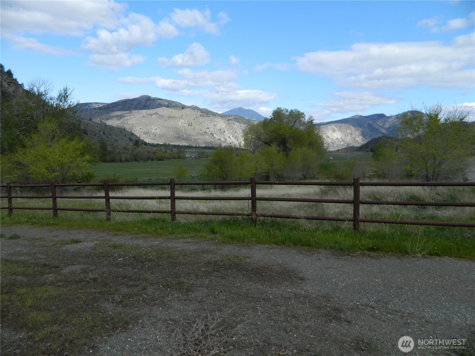 2127 Sinlahekin Road , Loomis, WA 98827