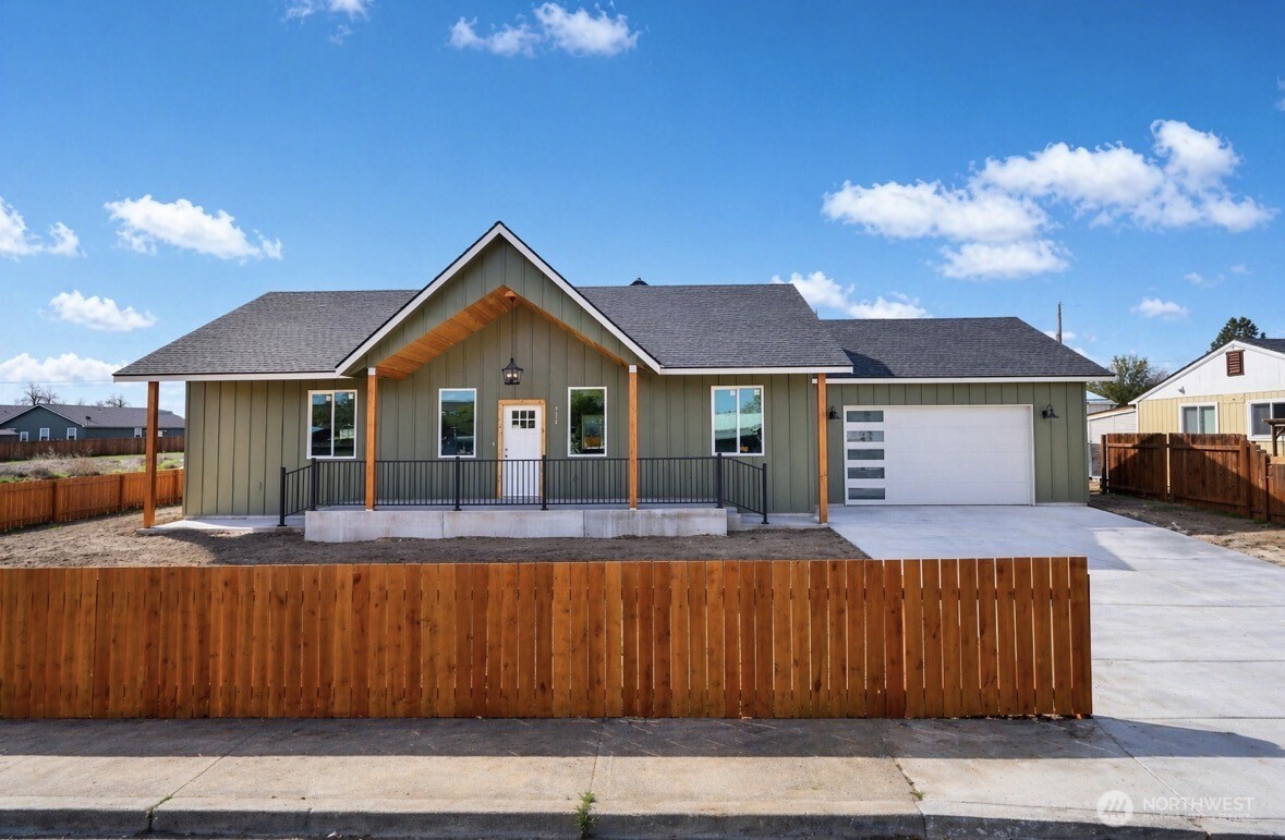 129 SE 3rd Avenue , Soap Lake, WA 98851