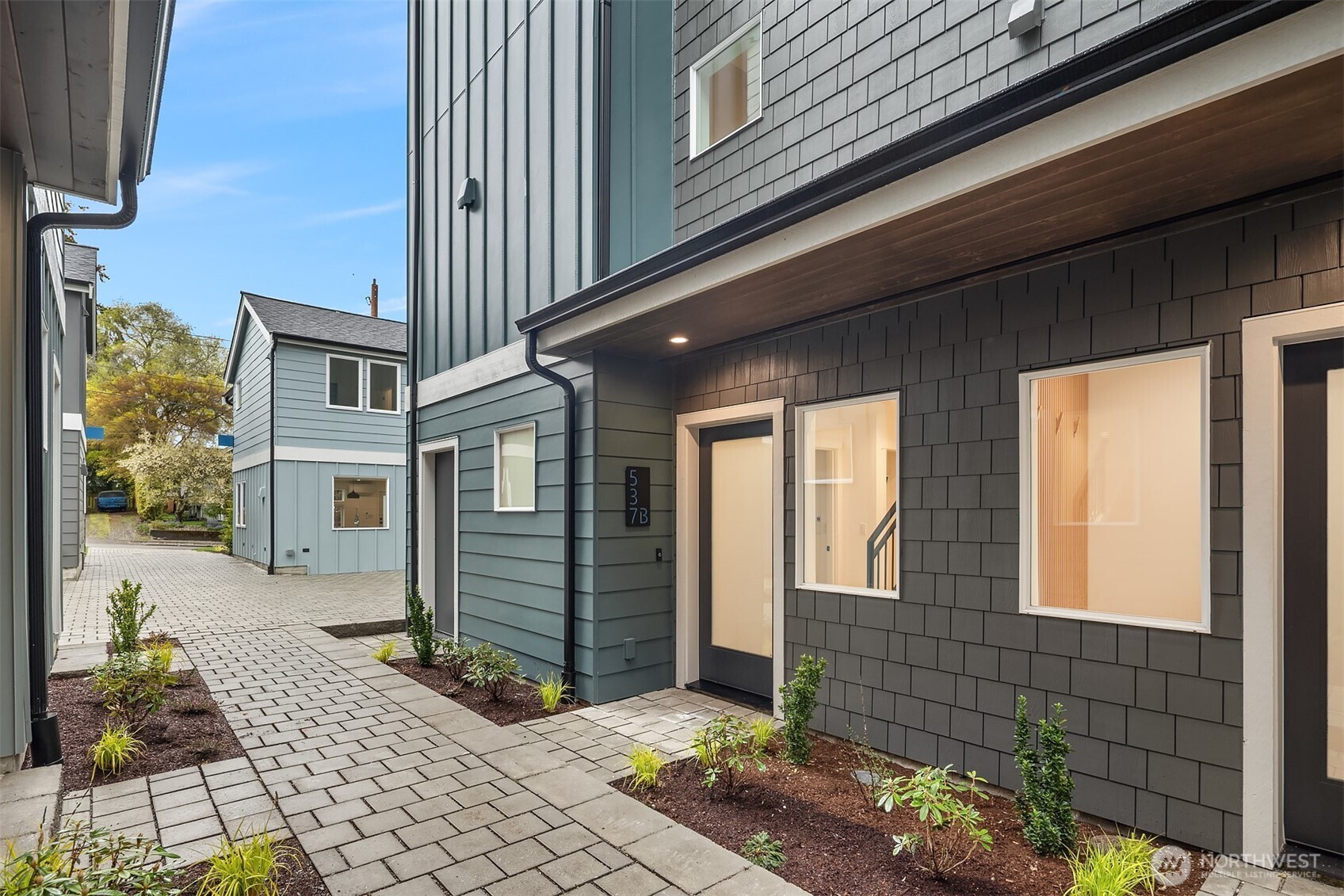 537 B N 70th Street , Seattle, WA 98103