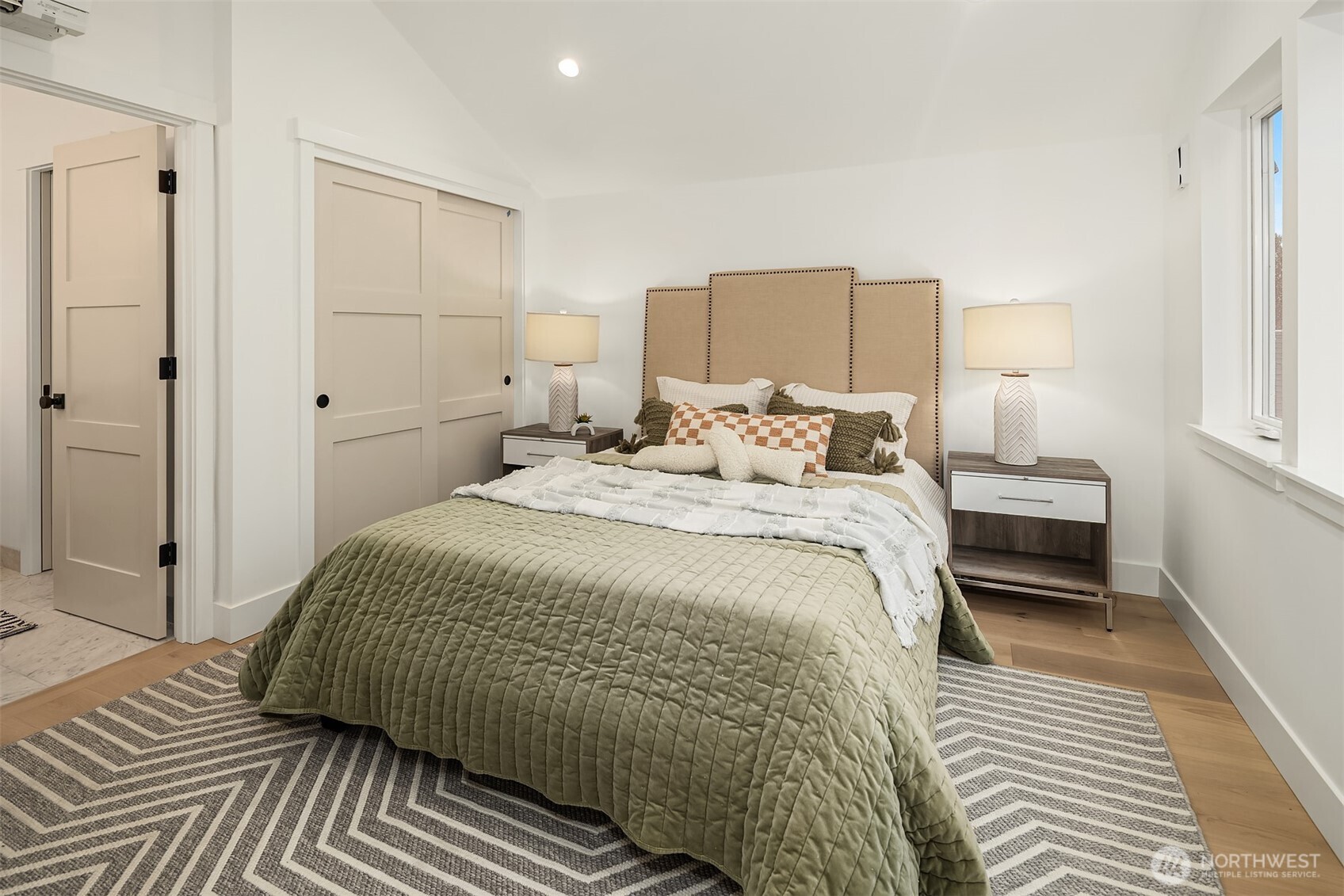 537 B N 70th Street , Seattle, WA 98103
