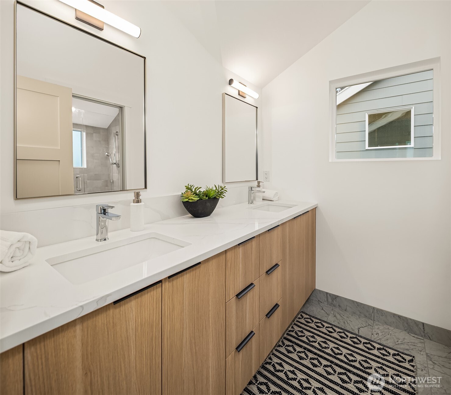 537 B N 70th Street , Seattle, WA 98103