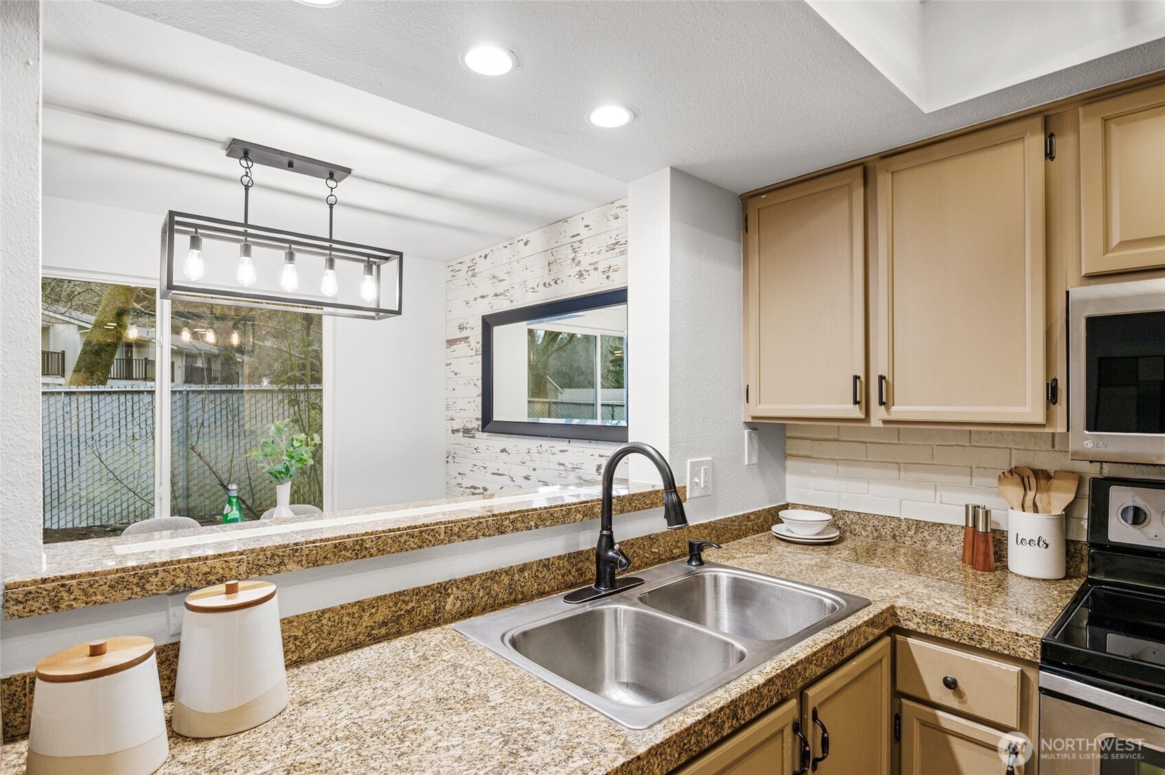 12905 126th Court NE #L105, Kirkland, WA 98034