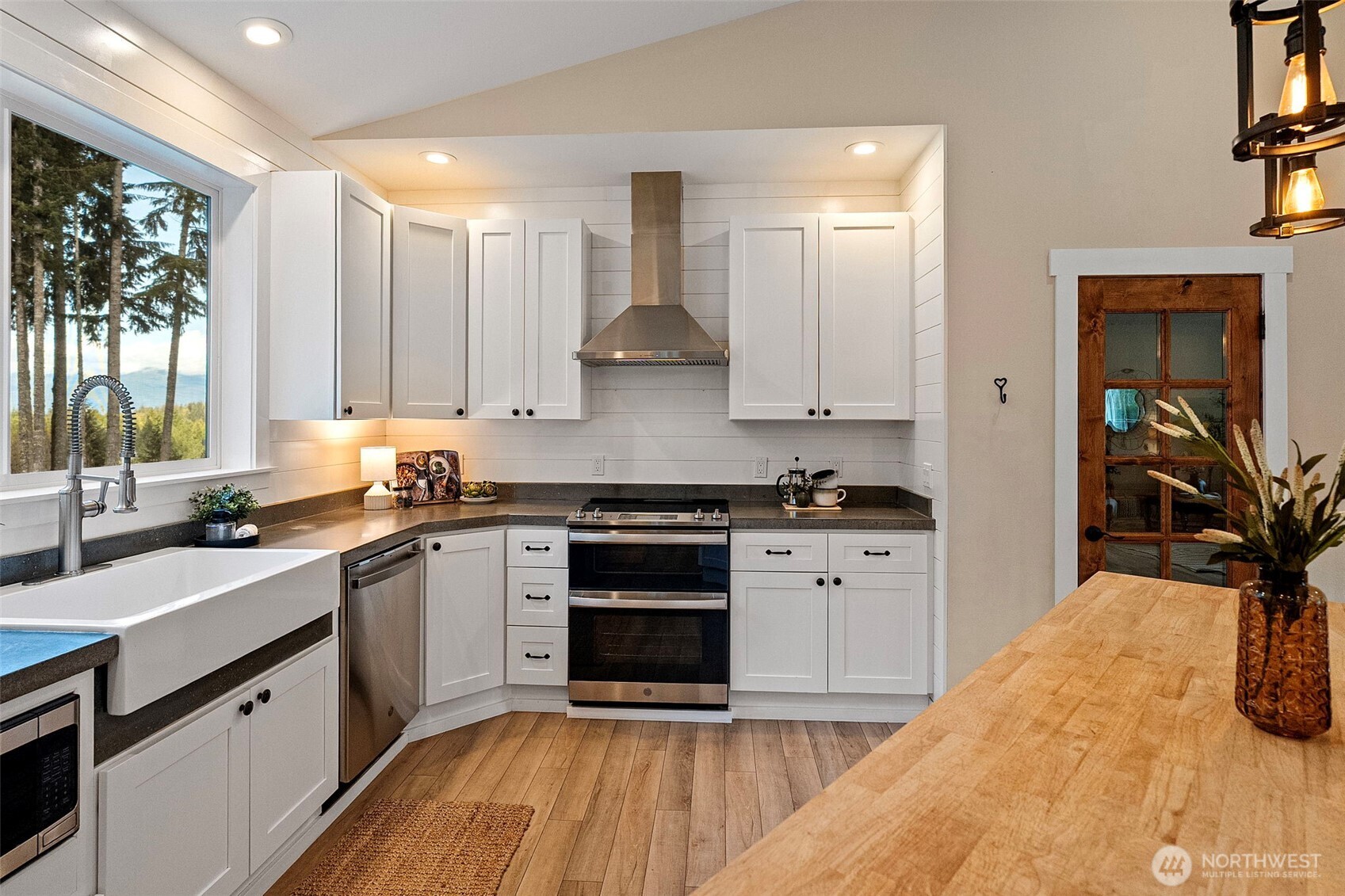 10128 Merlins Lane NW, Bremerton, WA 98312