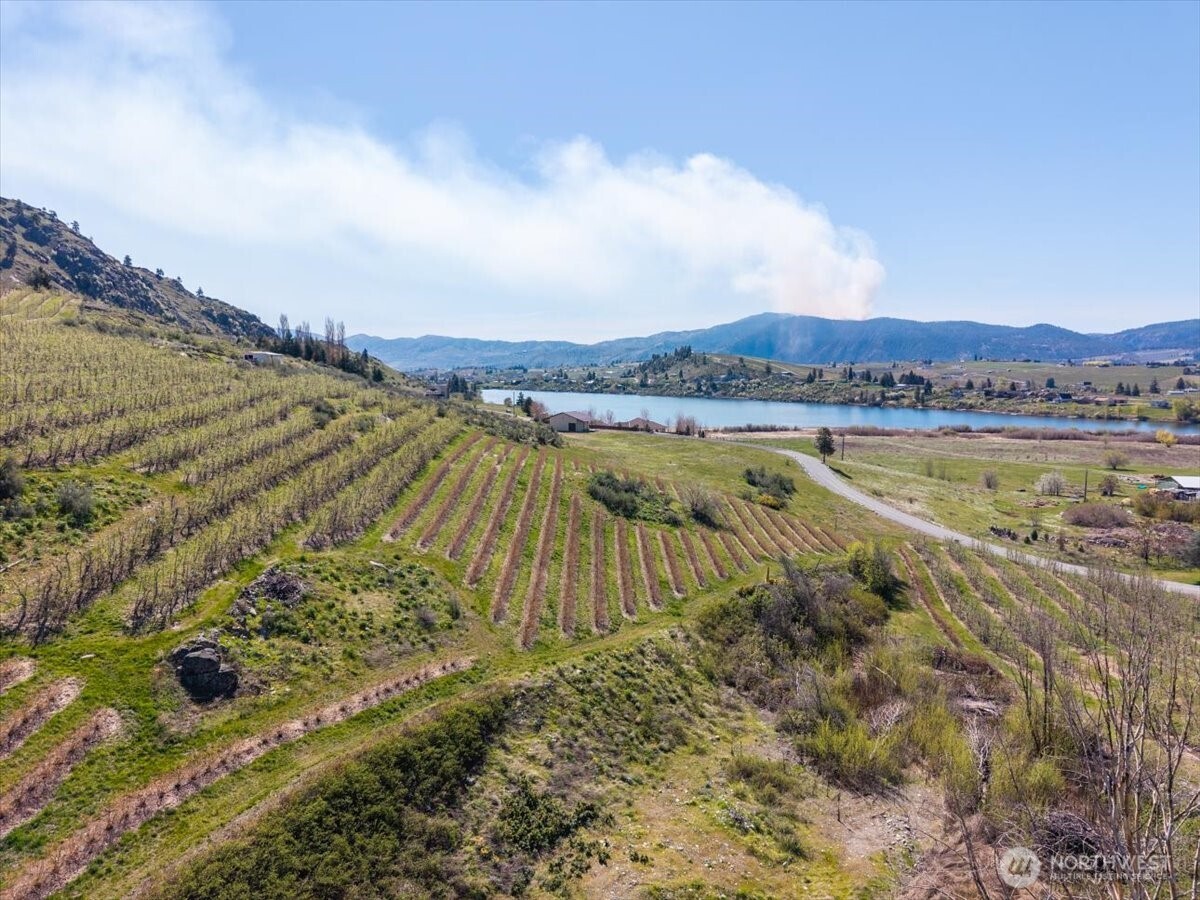 1 Borealis Lane , Manson, WA 98831