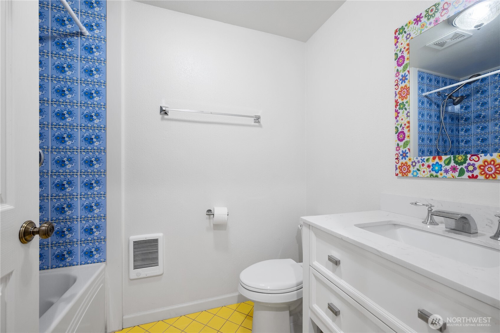 976 Sandy Bend Road , Castle Rock, WA 98611