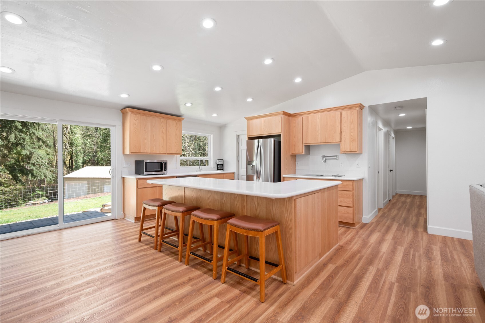976 Sandy Bend Road , Castle Rock, WA 98611