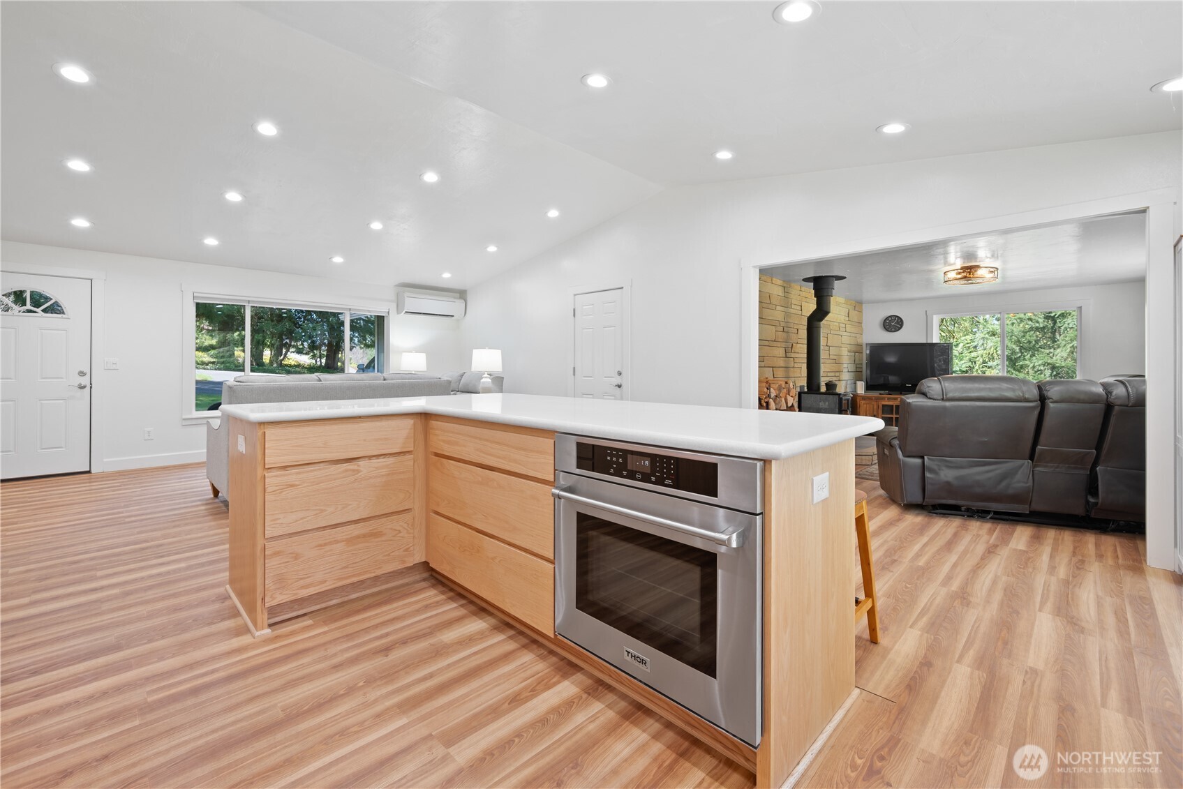 976 Sandy Bend Road , Castle Rock, WA 98611