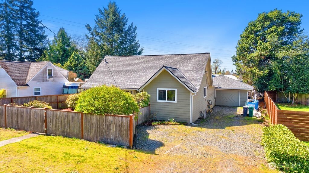 12219 76th Avenue S, Seattle, WA 98178-4402