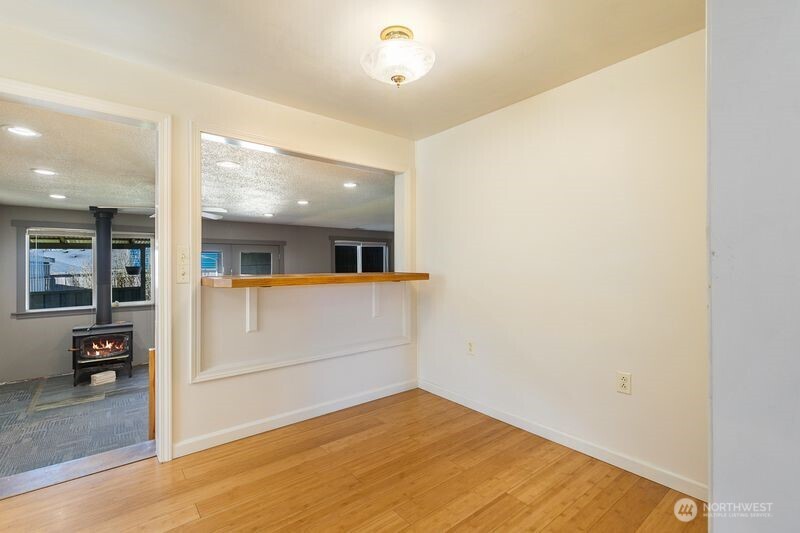 12219 76th Avenue S, Seattle, WA 98178-4402
