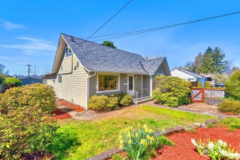 12219 76th Avenue S, Seattle, WA 98178-4402