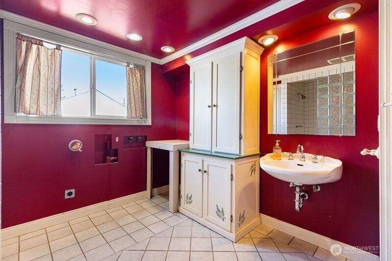 12219 76th Avenue S, Seattle, WA 98178-4402