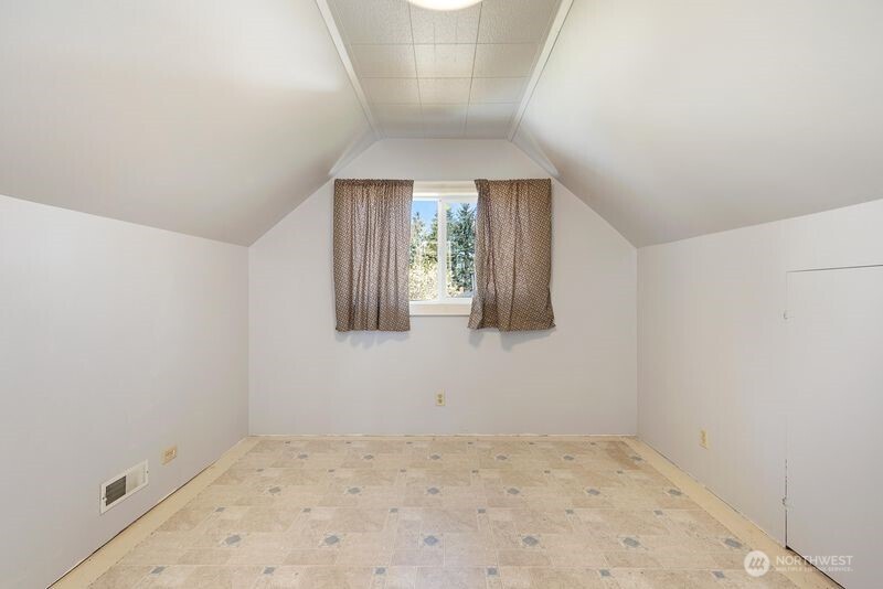 12219 76th Avenue S, Seattle, WA 98178-4402
