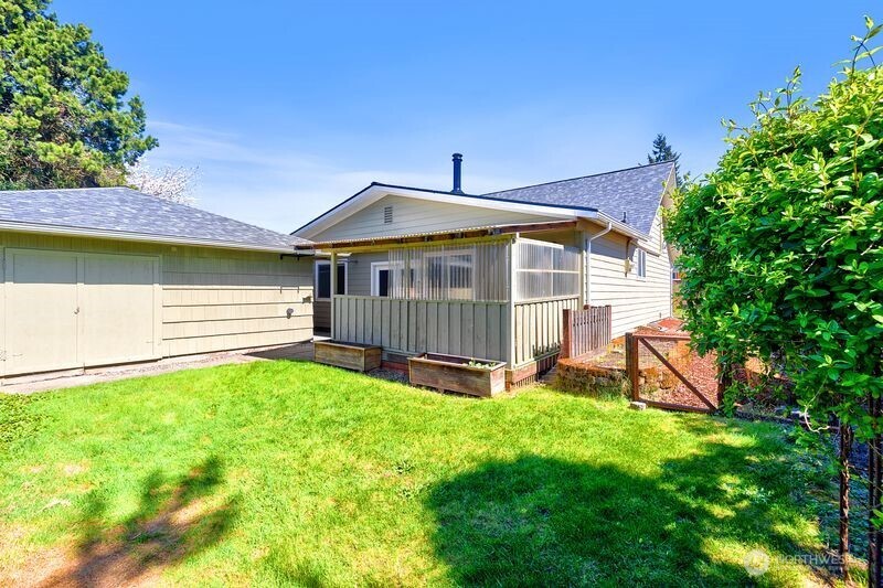 12219 76th Avenue S, Seattle, WA 98178-4402