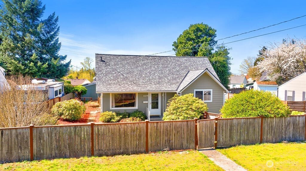 12219 76th Avenue S, Seattle, WA 98178-4402