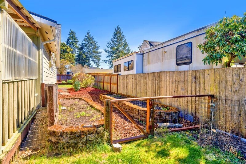 12219 76th Avenue S, Seattle, WA 98178-4402