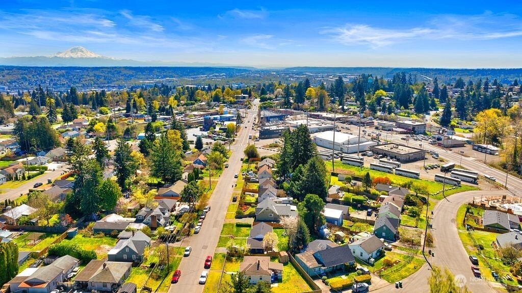 12219 76th Avenue S, Seattle, WA 98178-4402