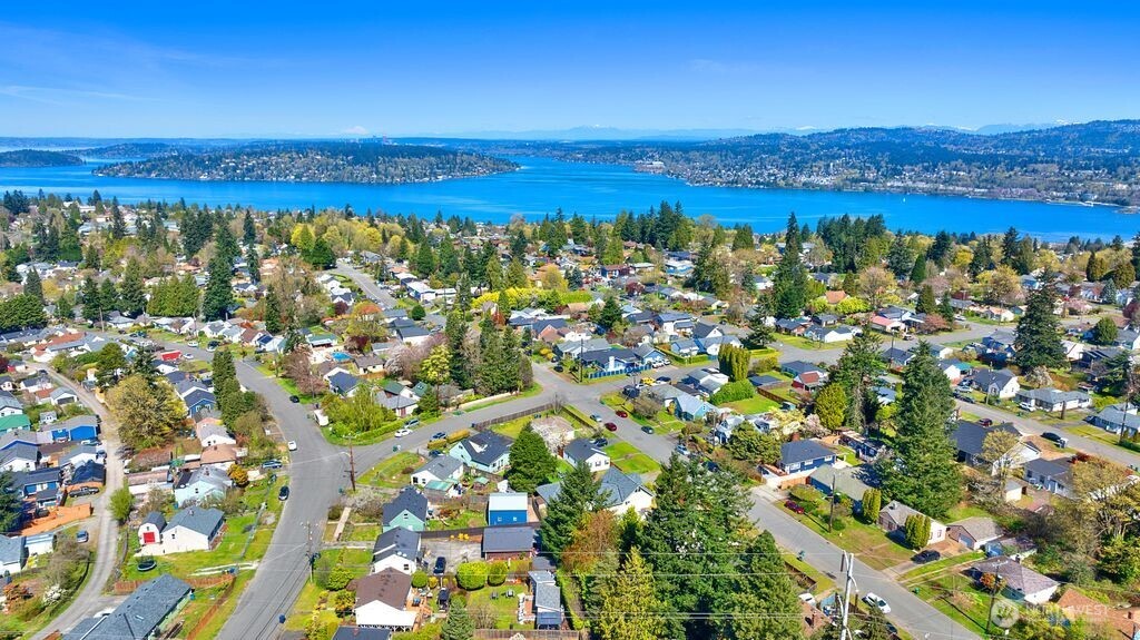 12219 76th Avenue S, Seattle, WA 98178-4402