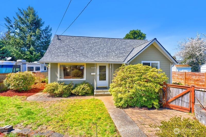 12219 76th Avenue S, Seattle, WA 98178-4402