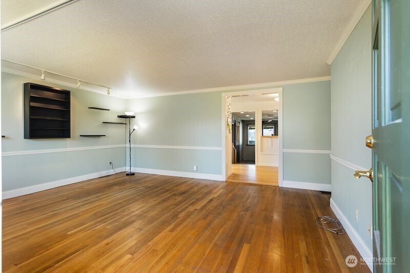 12219 76th Avenue S, Seattle, WA 98178-4402