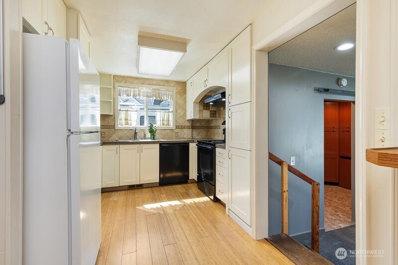 12219 76th Avenue S, Seattle, WA 98178-4402