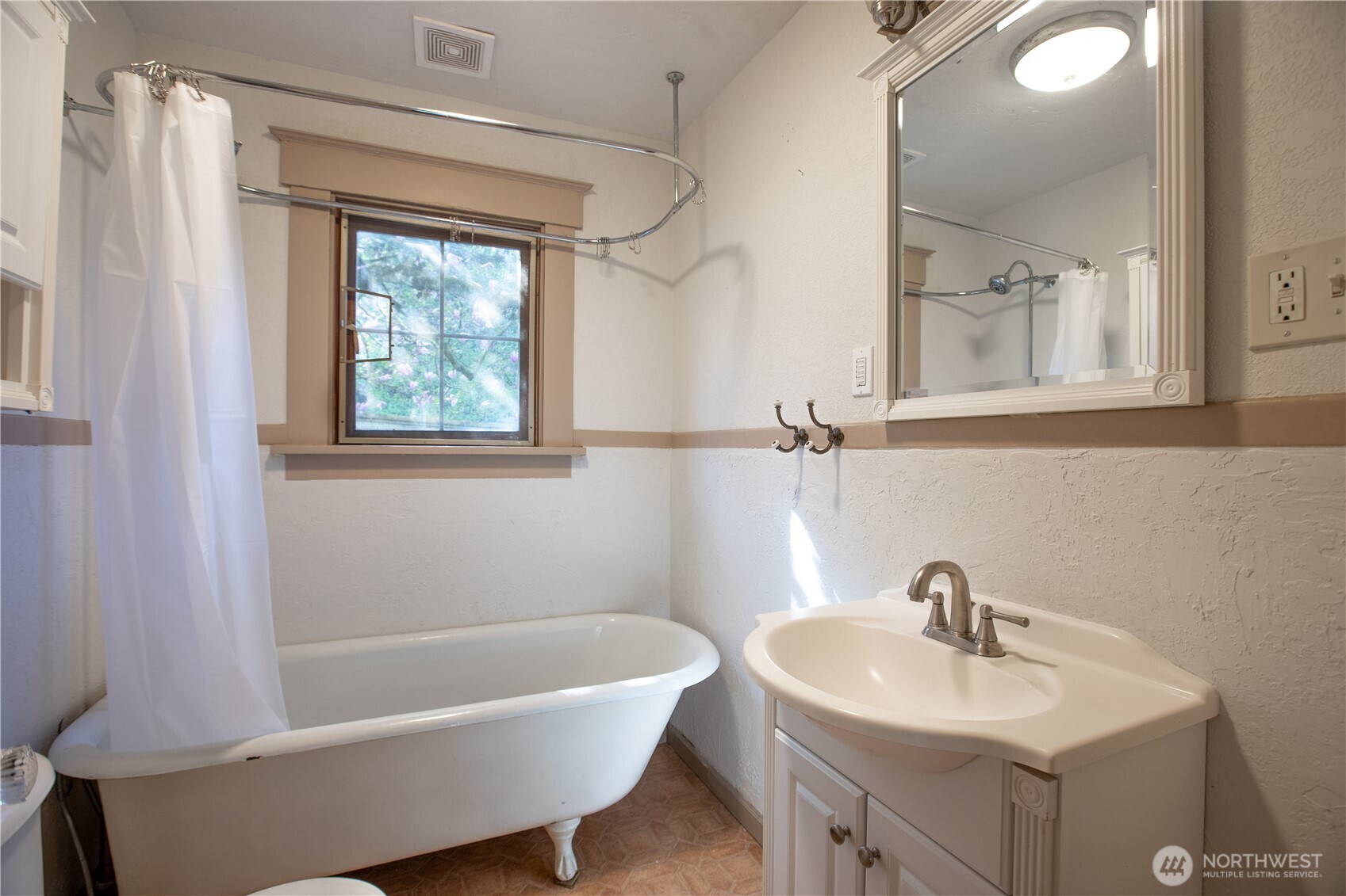 819 Midway Avenue NW, Olympia, WA 98502