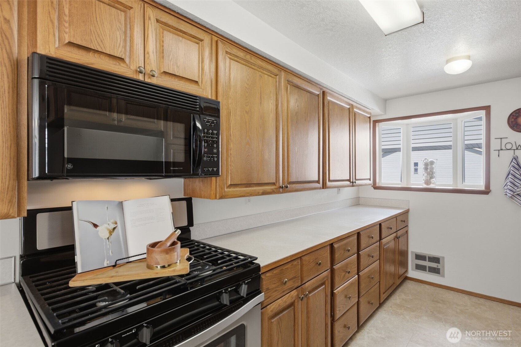 20617 28th Avenue W #D2, Lynnwood, WA 98036
