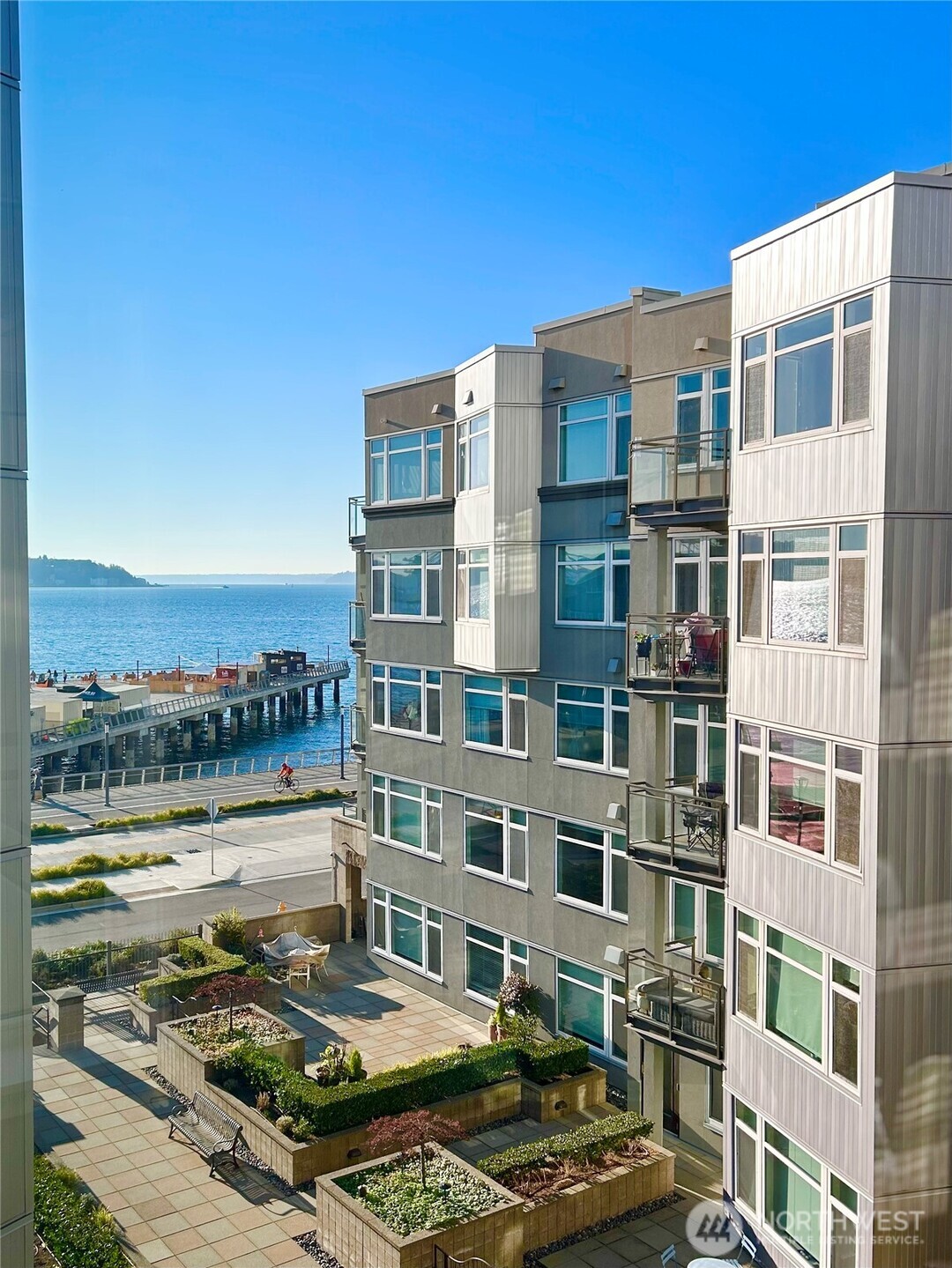 1900 Alaskan Way #402, Seattle, WA 98110