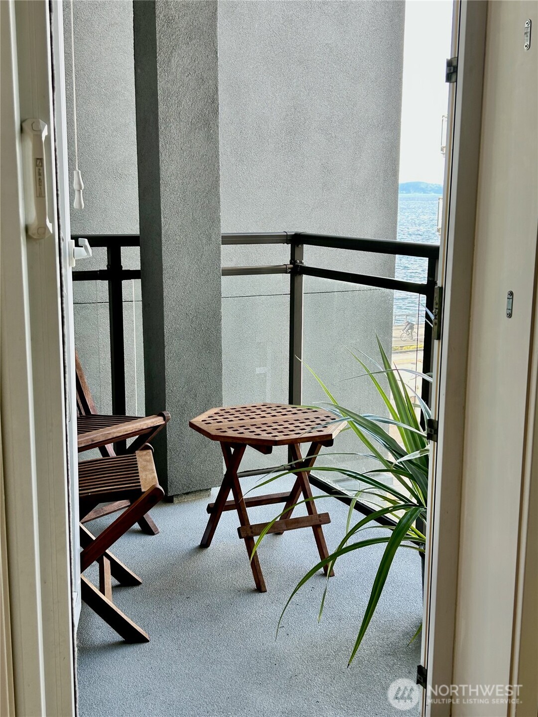 1900 Alaskan Way #402, Seattle, WA 98110