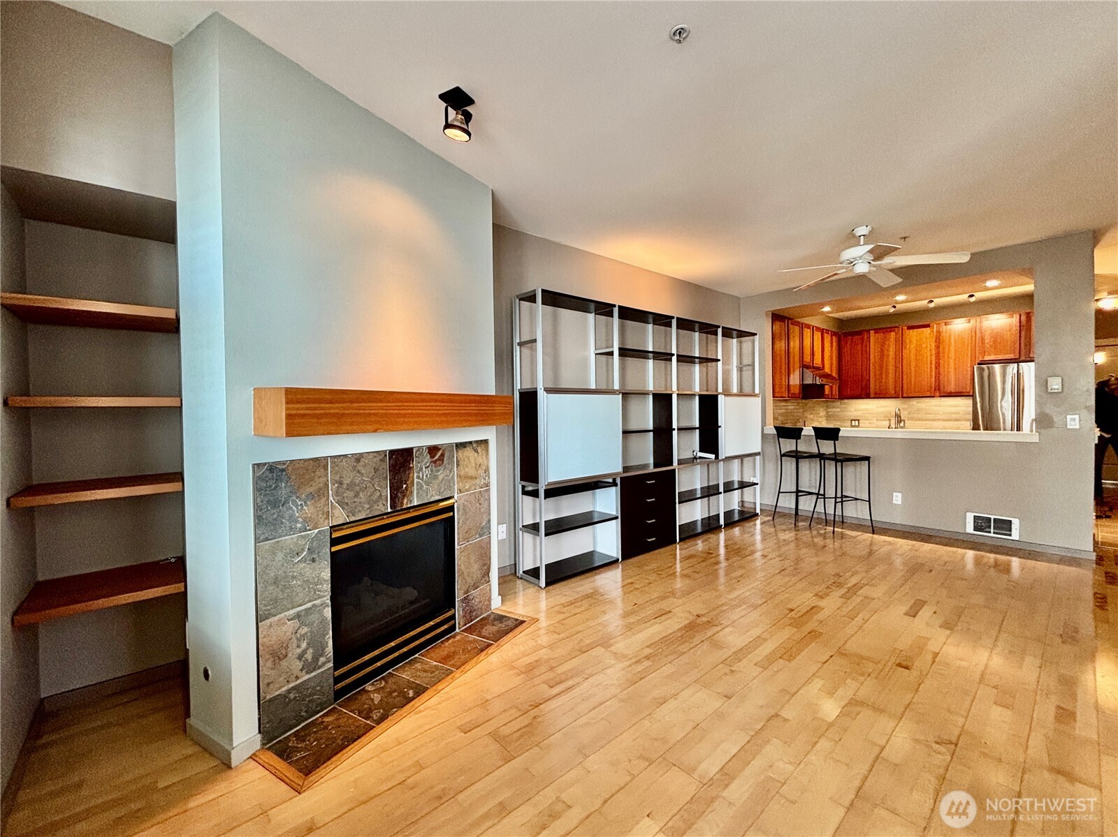 1900 Alaskan Way #402, Seattle, WA 98110