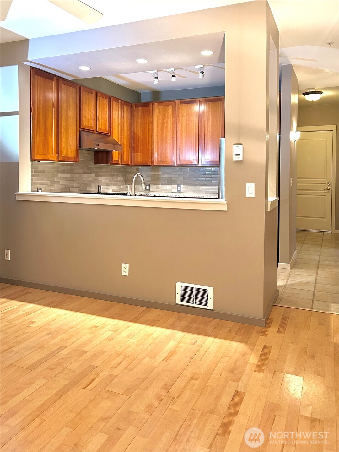 1900 Alaskan Way #402, Seattle, WA 98110