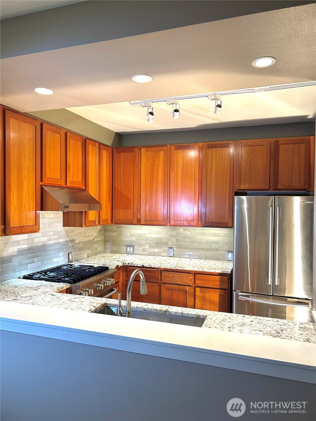 1900 Alaskan Way #402, Seattle, WA 98110