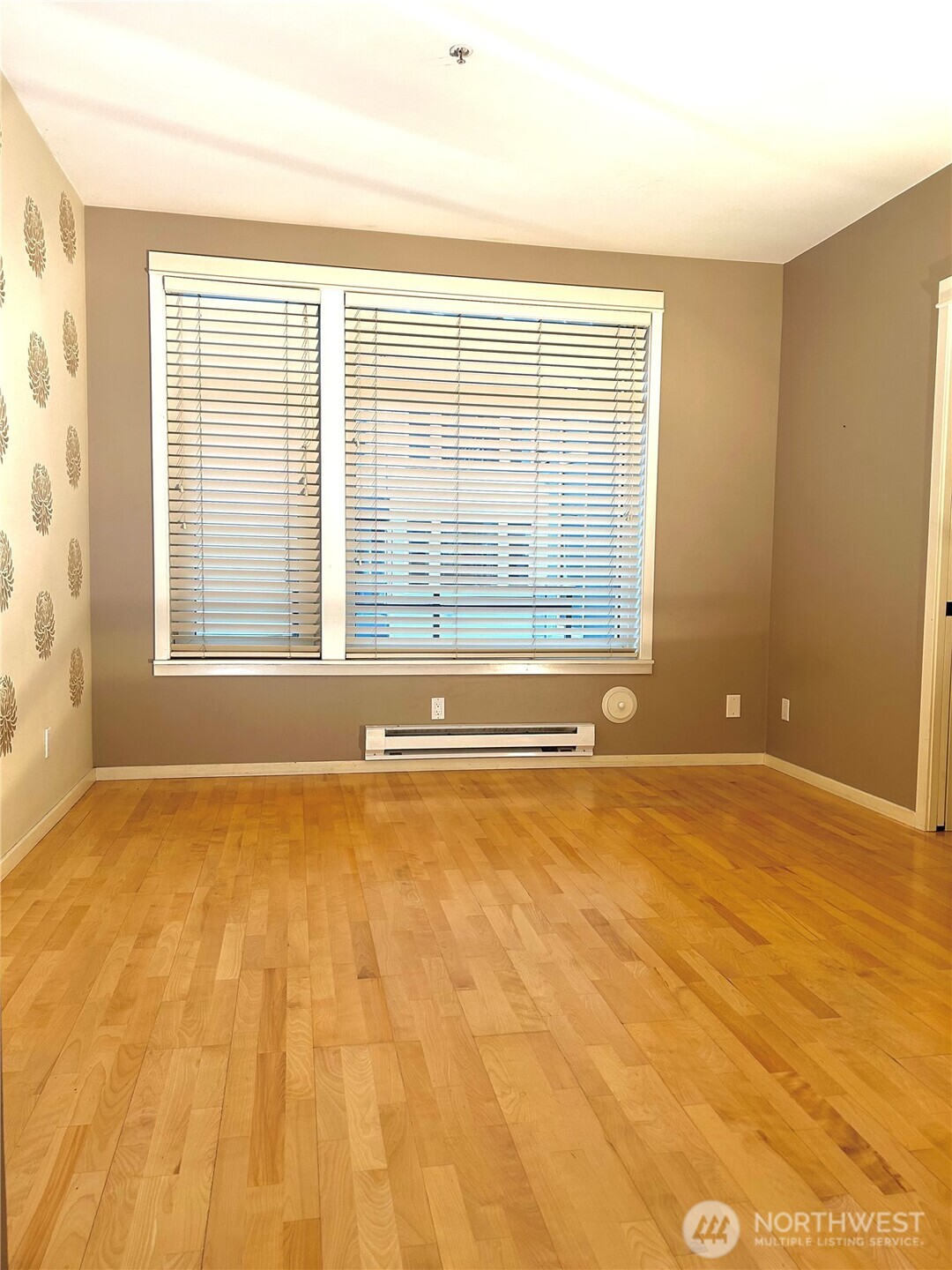 1900 Alaskan Way #402, Seattle, WA 98110