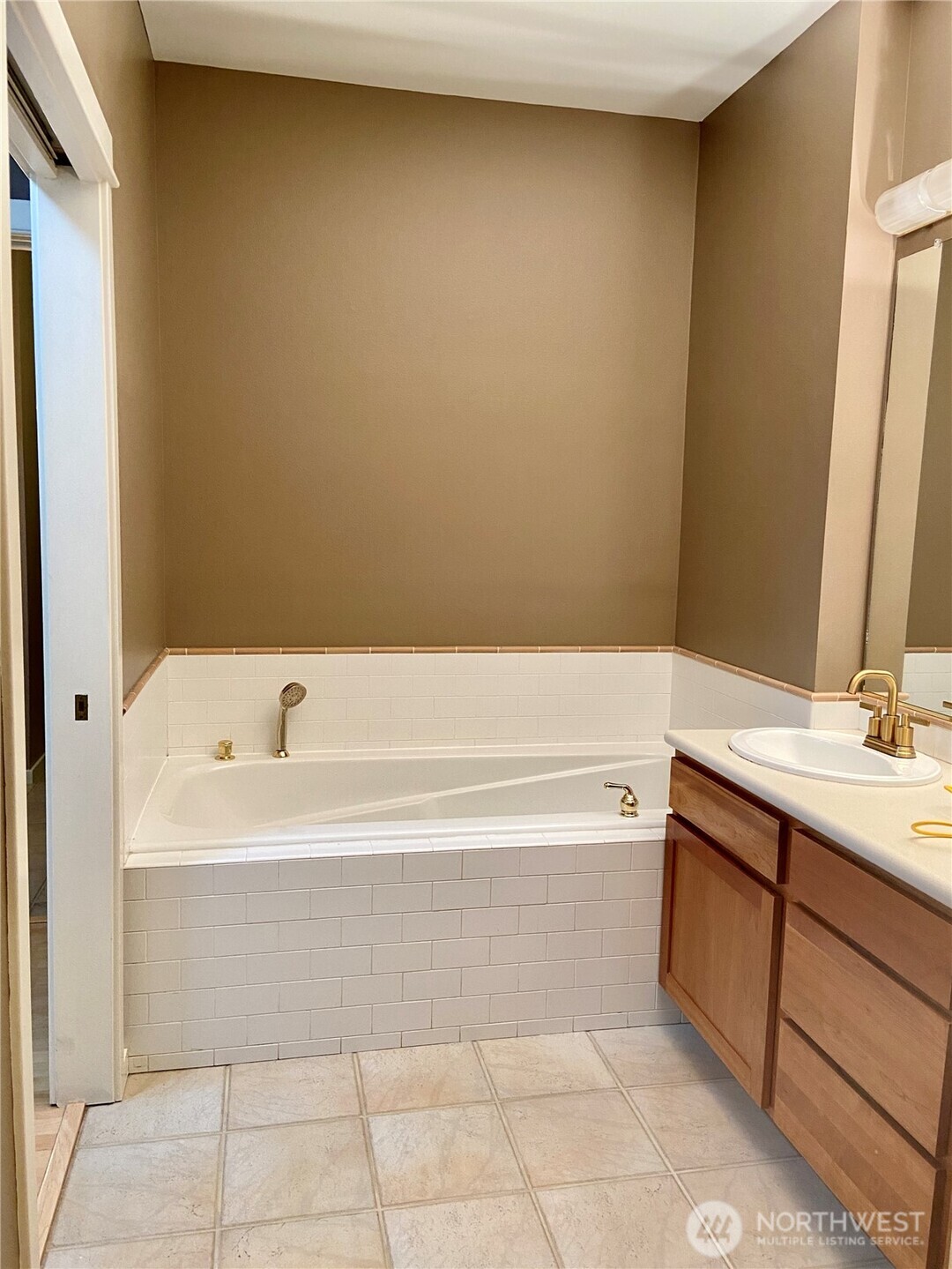 1900 Alaskan Way #402, Seattle, WA 98110