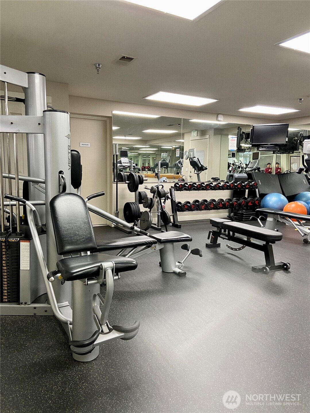 1900 Alaskan Way #402, Seattle, WA 98110