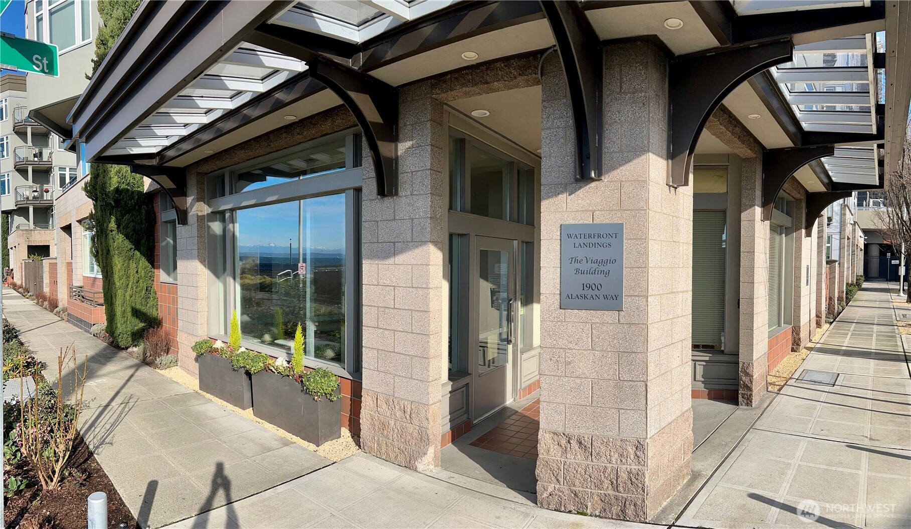 1900 Alaskan Way #402, Seattle, WA 98110