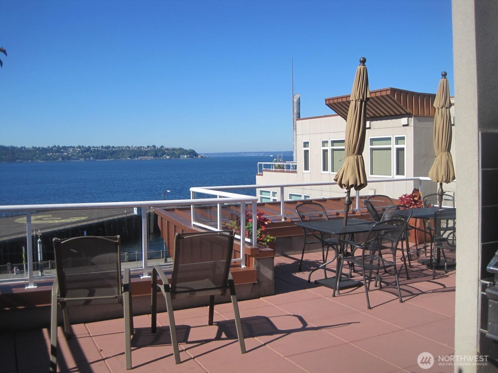 1900 Alaskan Way #402, Seattle, WA 98110