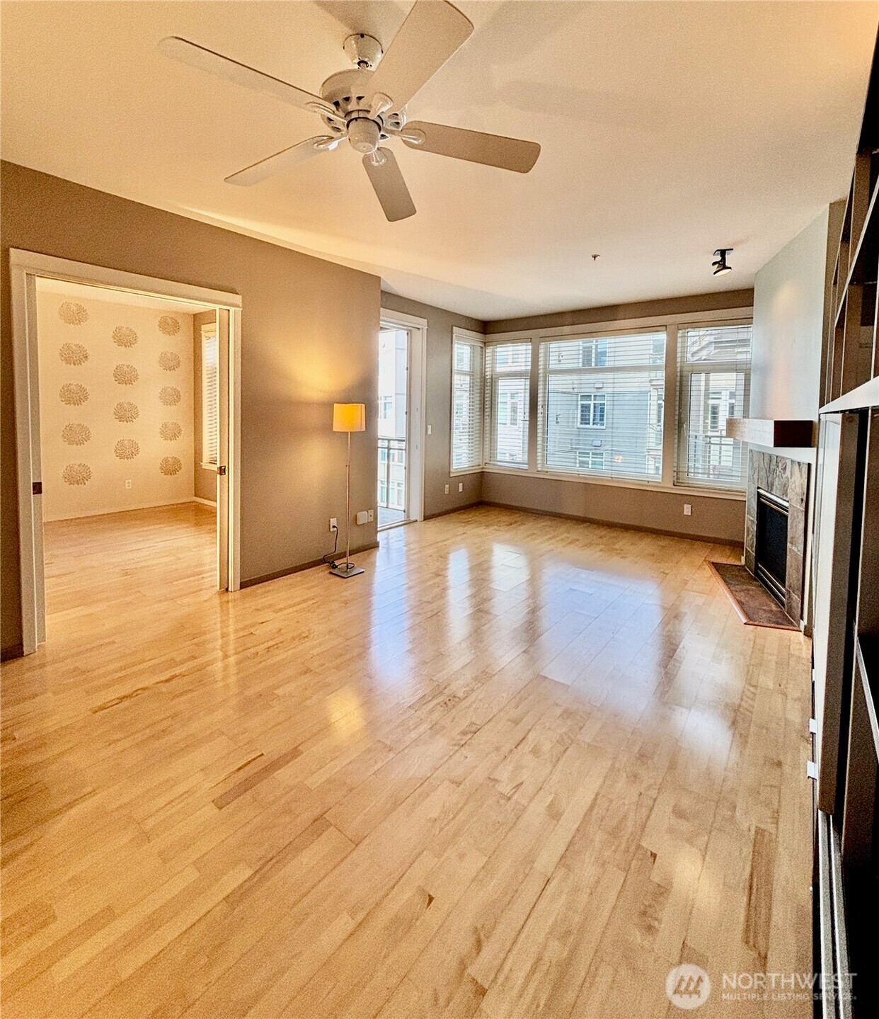1900 Alaskan Way #402, Seattle, WA 98110