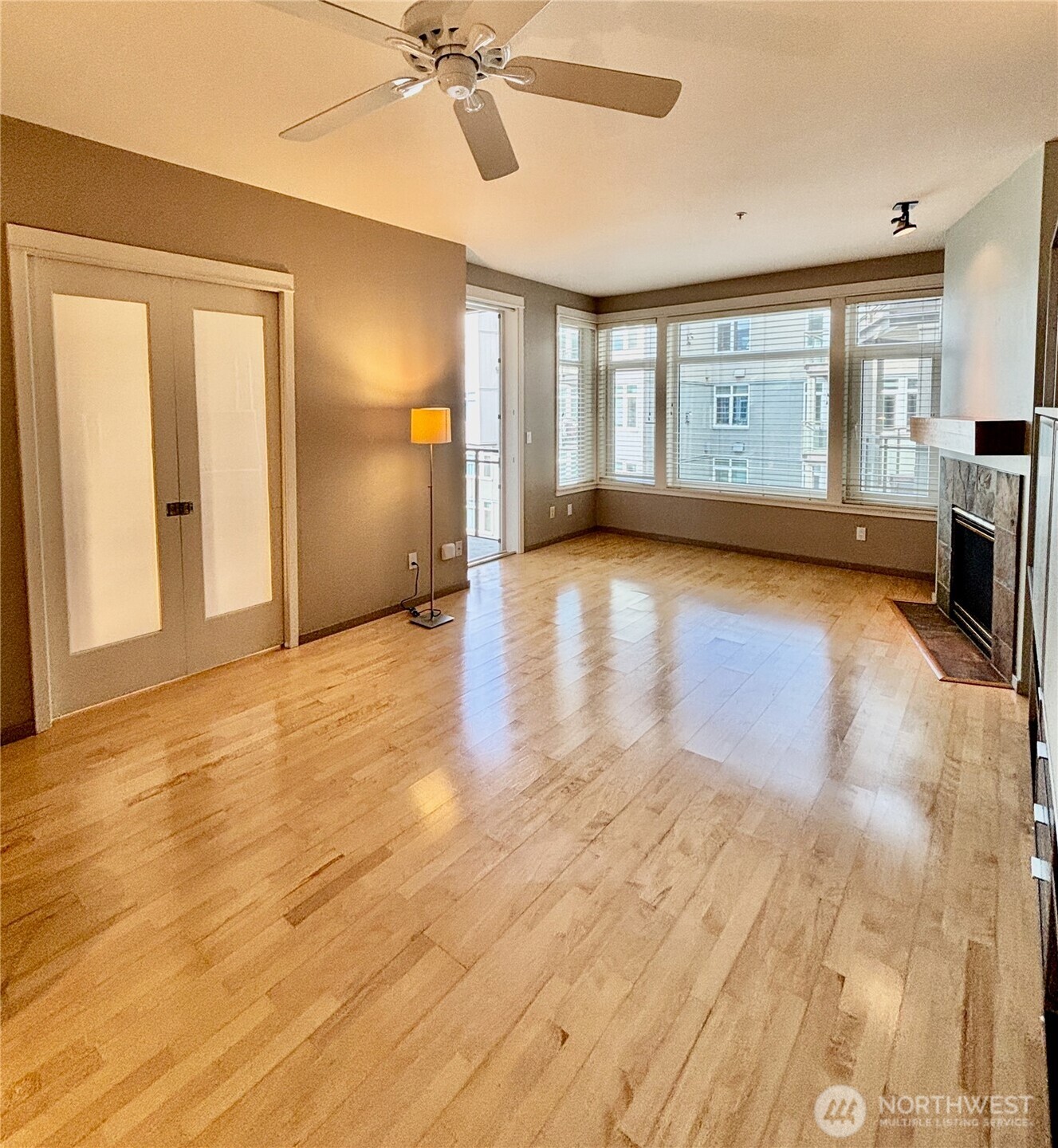 1900 Alaskan Way #402, Seattle, WA 98110