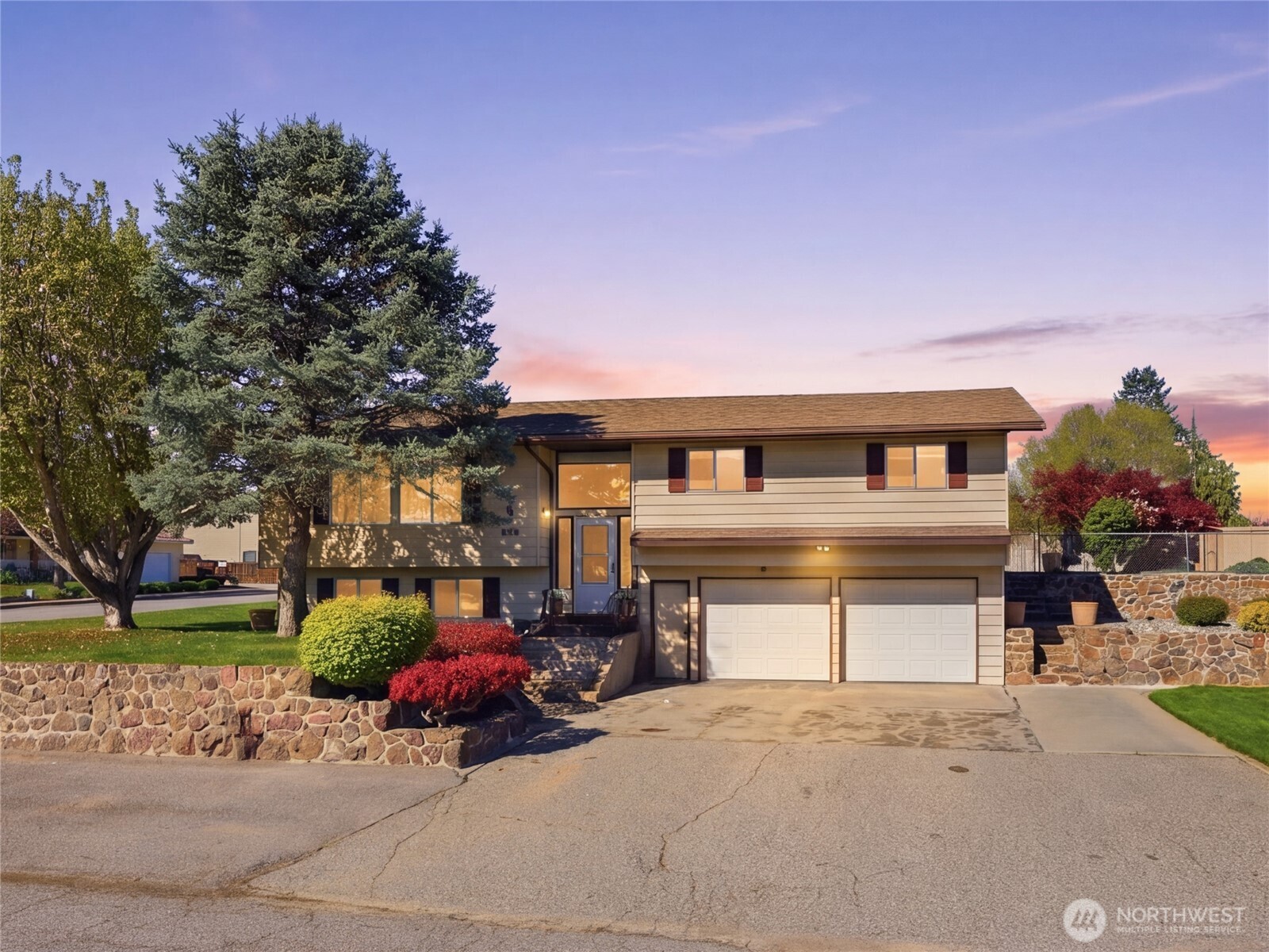214 S Kansas Avenue , East Wenatchee, WA 98802