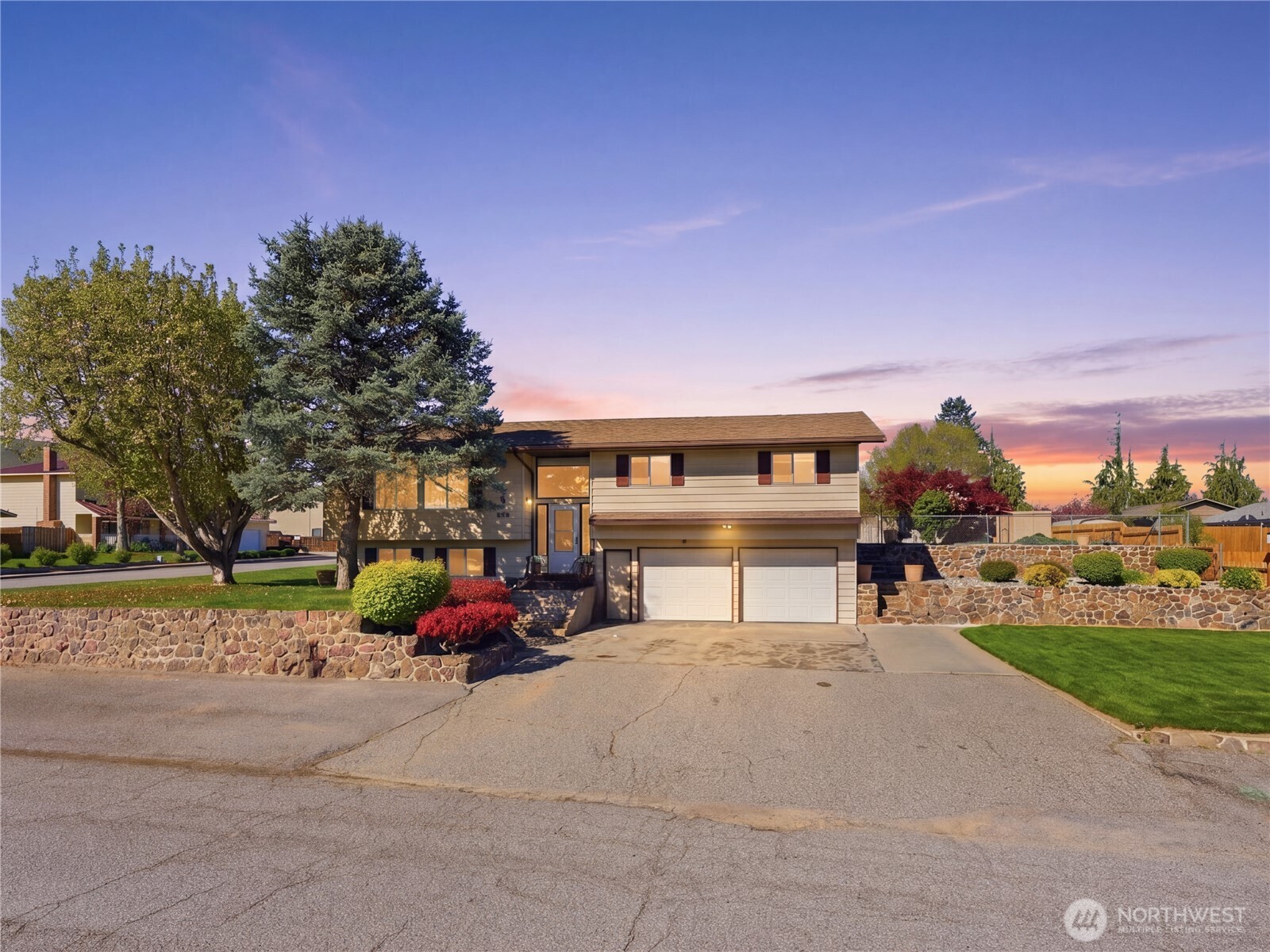 214 S Kansas Avenue , East Wenatchee, WA 98802