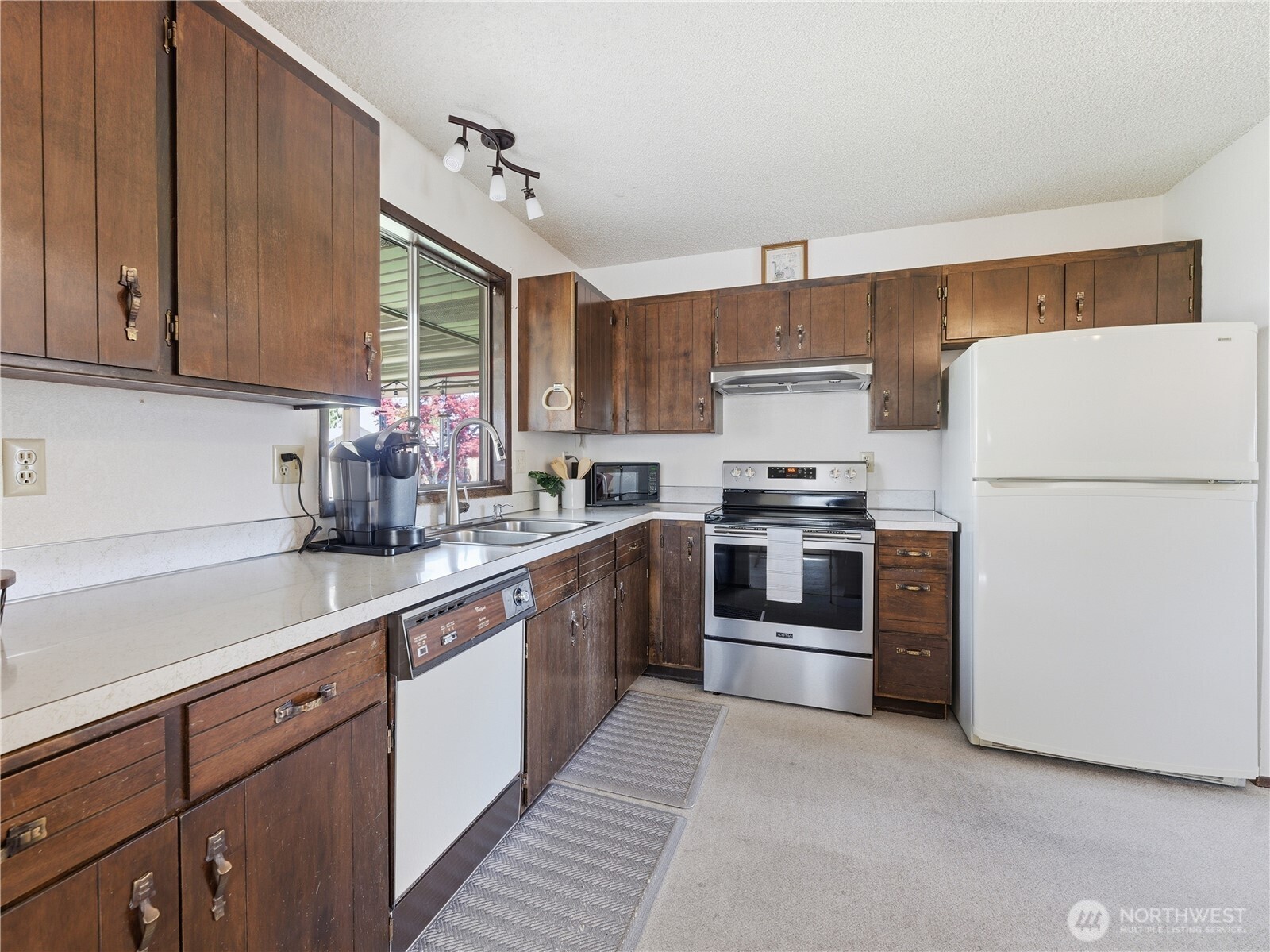 214 S Kansas Avenue , East Wenatchee, WA 98802