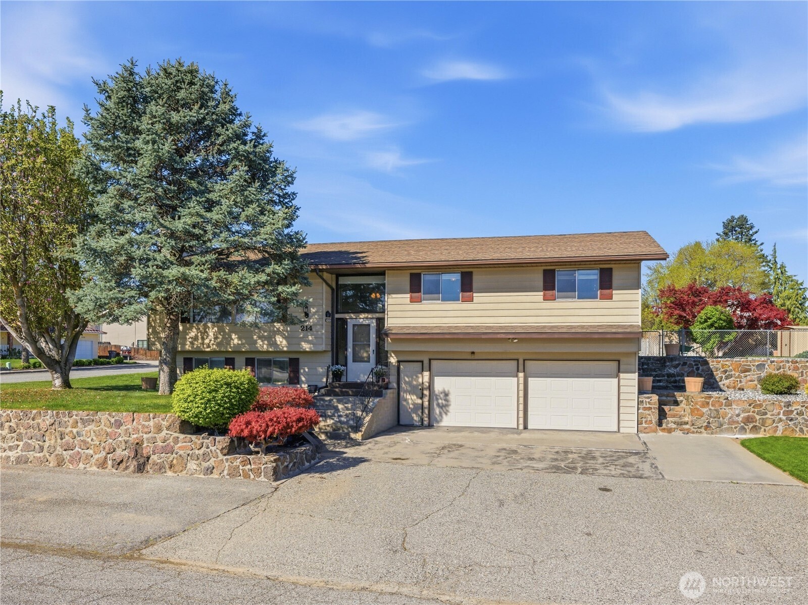 214 S Kansas Avenue , East Wenatchee, WA 98802