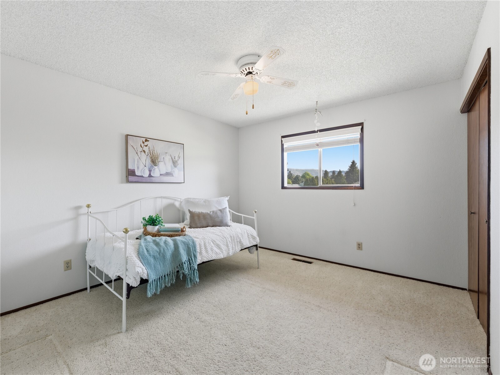 214 S Kansas Avenue , East Wenatchee, WA 98802