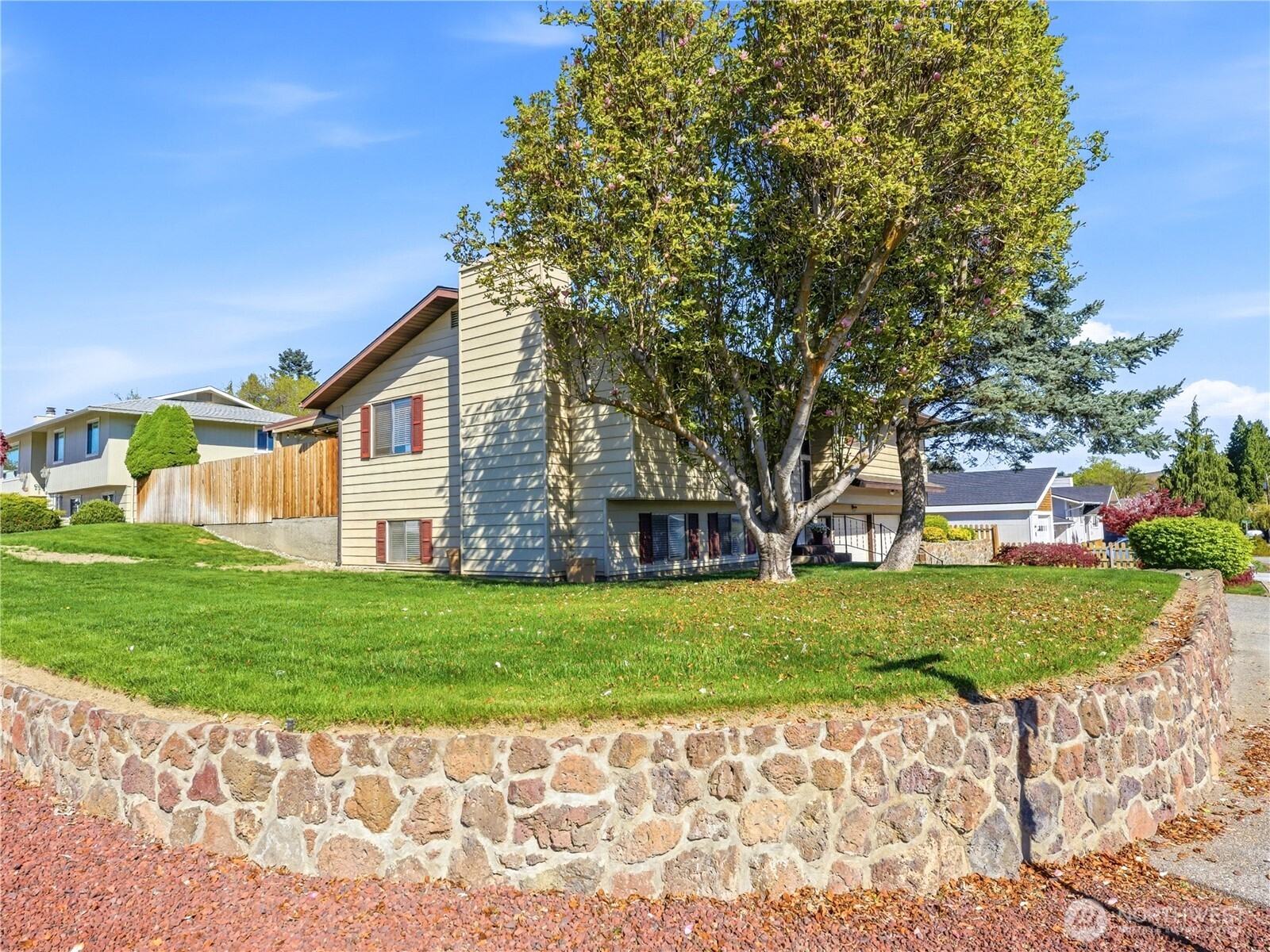 214 S Kansas Avenue , East Wenatchee, WA 98802