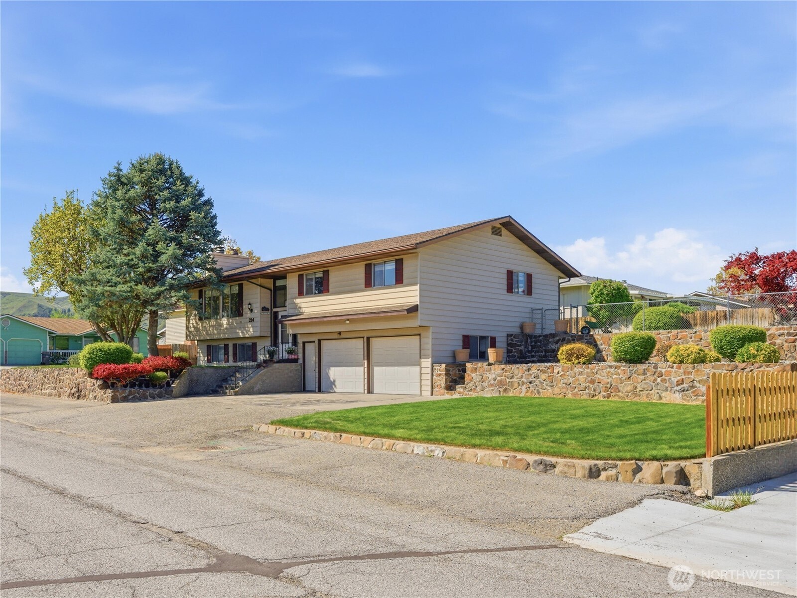 214 S Kansas Avenue , East Wenatchee, WA 98802