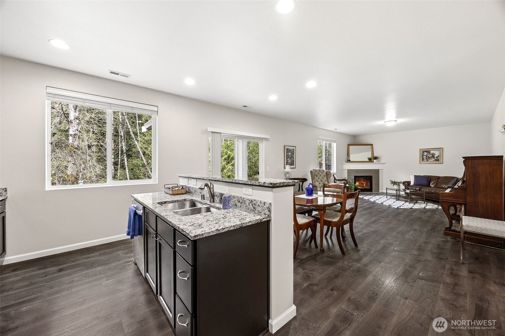 6513 Summerwood Drive E, Puyallup, WA 98373