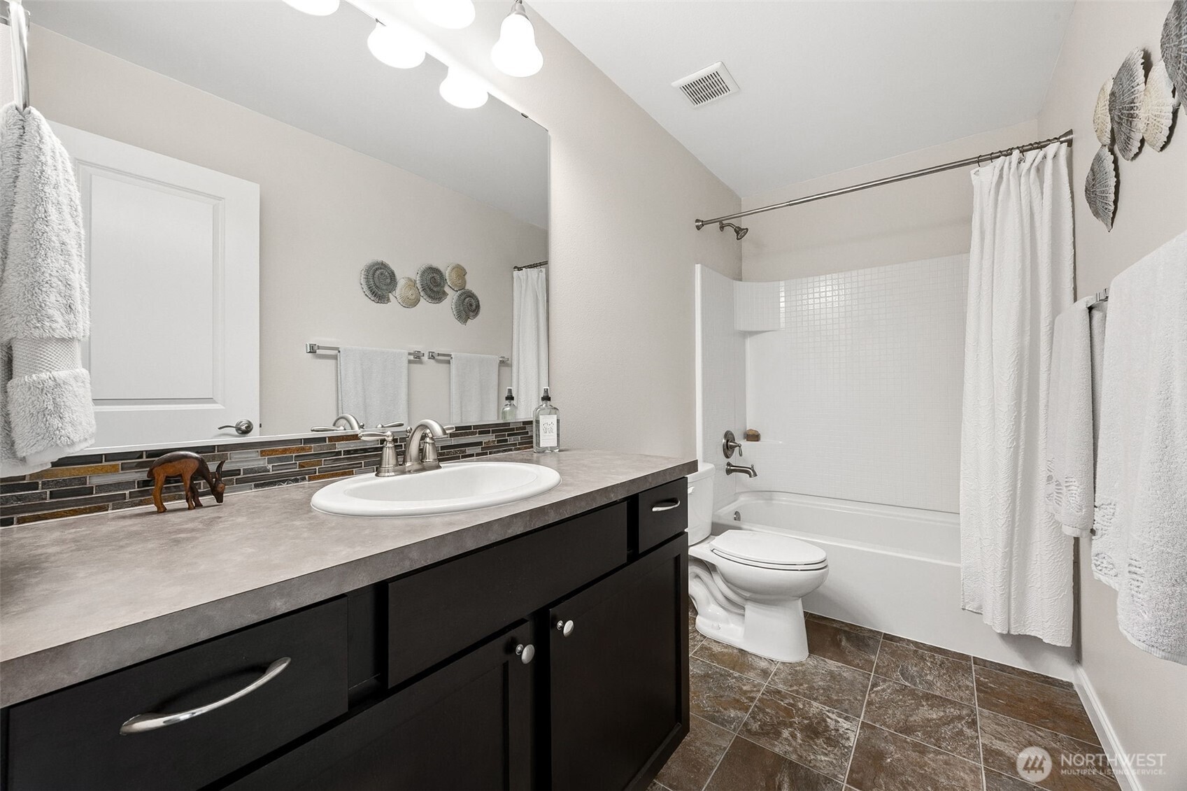 6513 Summerwood Drive E, Puyallup, WA 98373