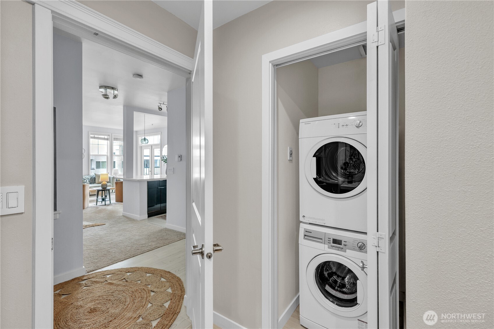 530 4th Avenue W #410, Seattle, WA 98119