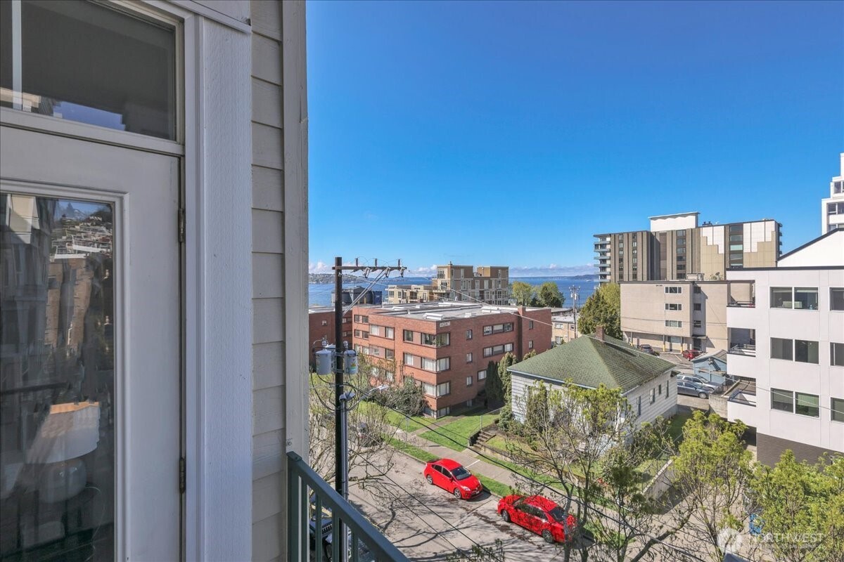 530 4th Avenue W #410, Seattle, WA 98119