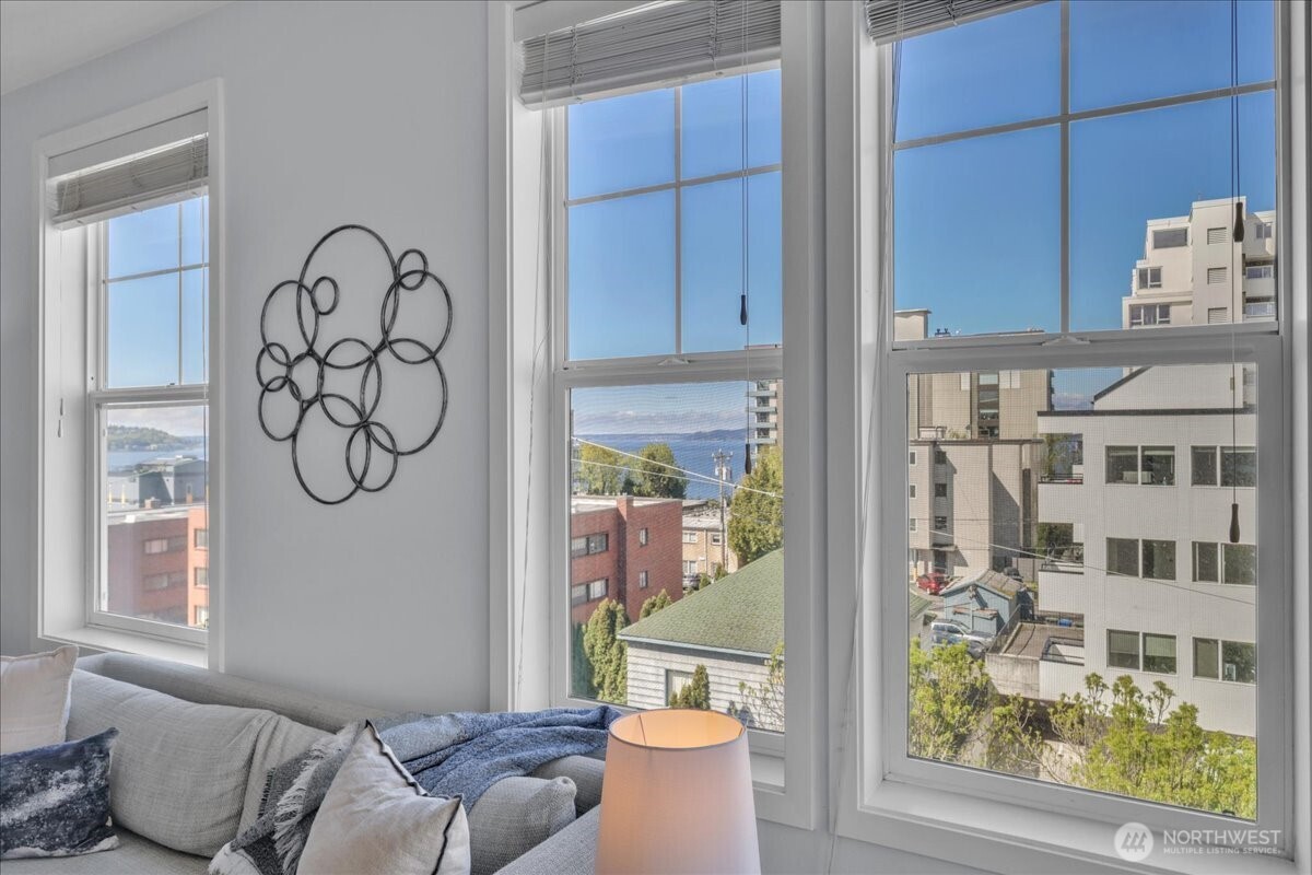 530 4th Avenue W #410, Seattle, WA 98119